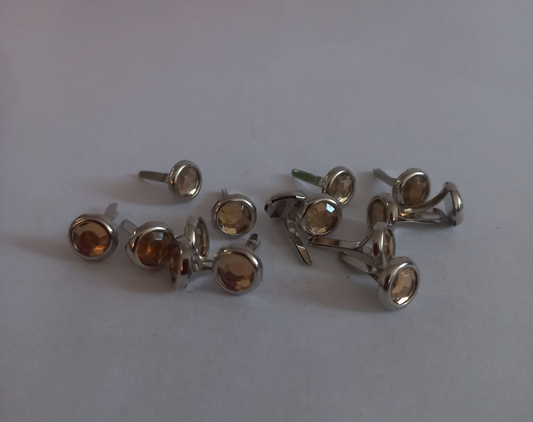 Brad Pins Med Brown