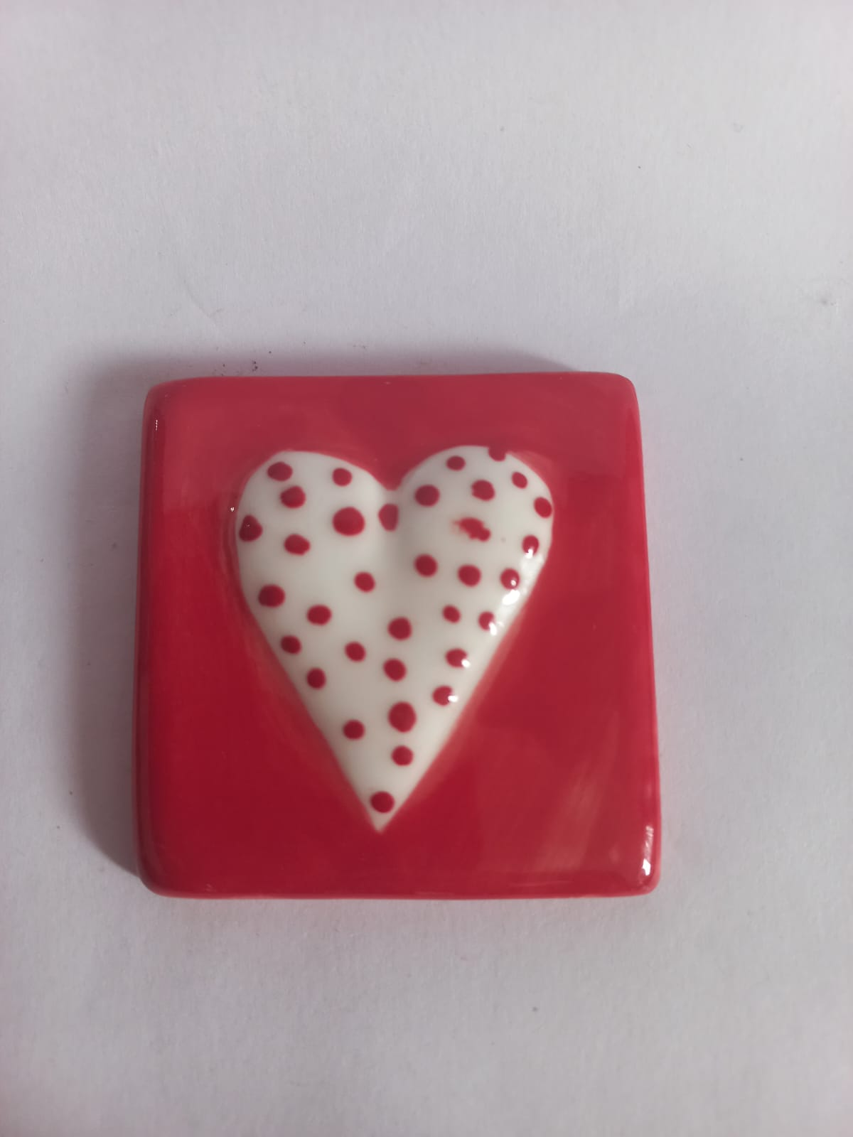 Mosaic Insert White Heart with Red Dots 50x50